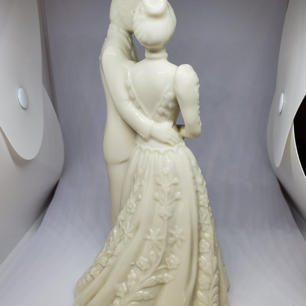 VINTAGE LENOX CAKE TOP FIGURINE - Picture 3 of 3